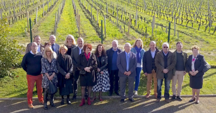 Le conseil municipal de la mairie de Fronsac le maire et ses adjoints